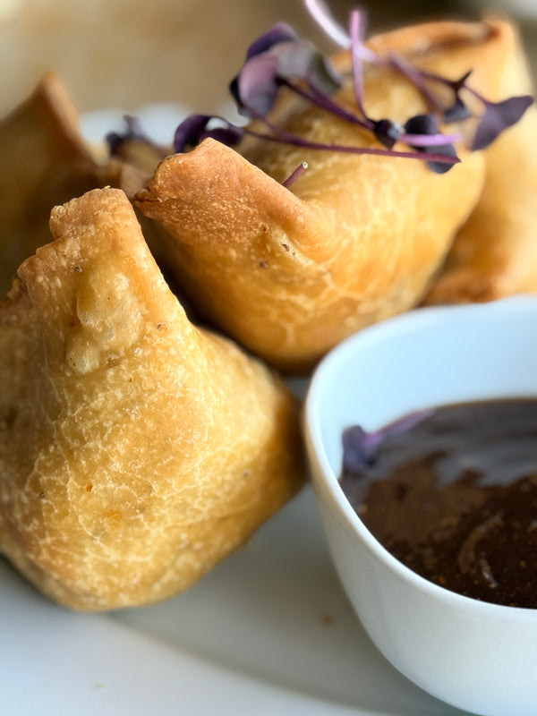 Vegetarian Samosa with Tamarind Sauce (V)